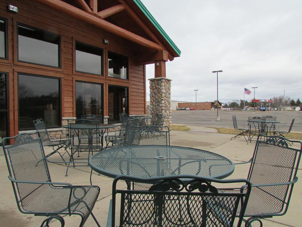 Shell Lake Lodge, A Travelodge By Wyndham Exterior photo