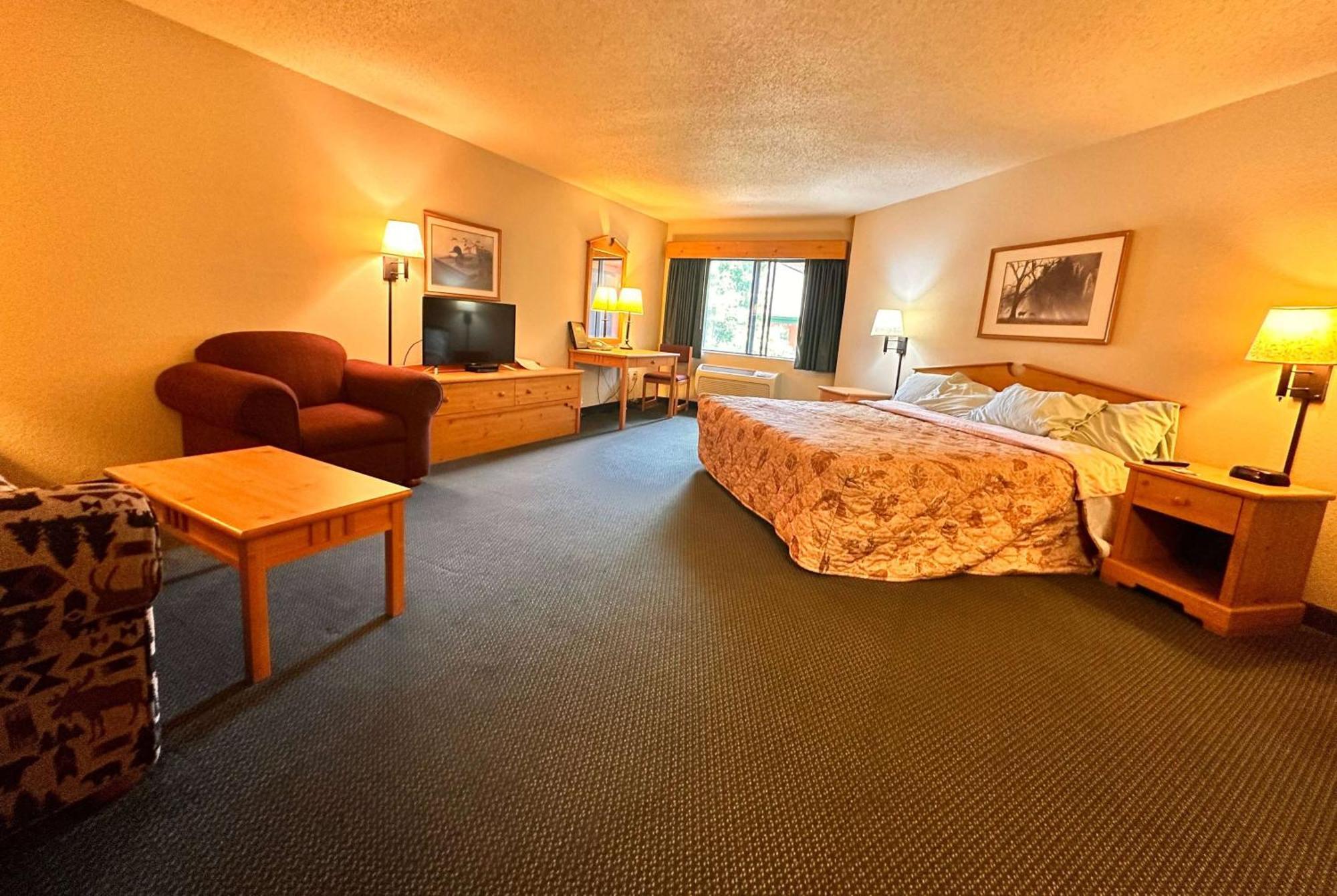 Shell Lake Lodge, A Travelodge By Wyndham Exterior photo