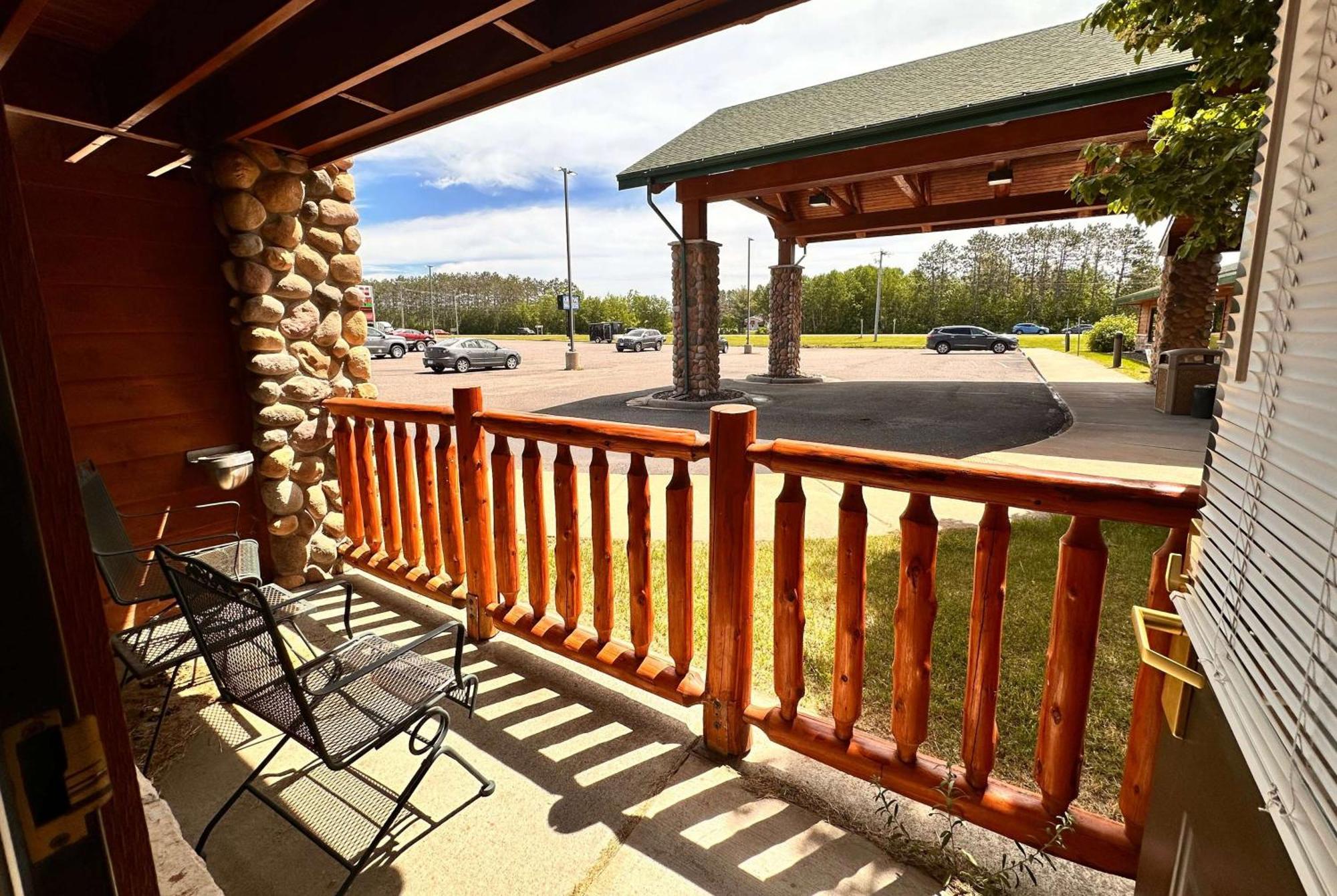 Shell Lake Lodge, A Travelodge By Wyndham Exterior photo