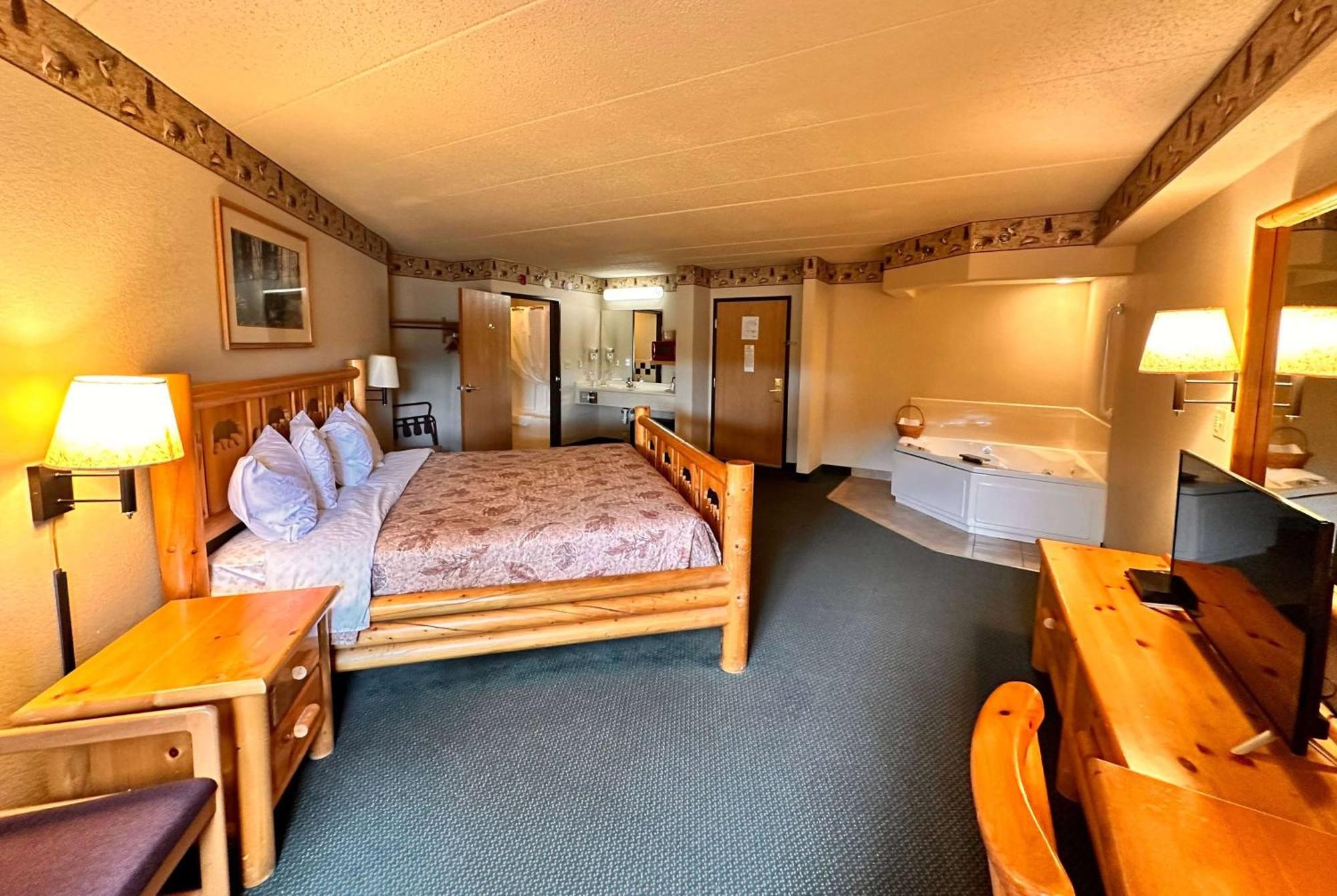 Shell Lake Lodge, A Travelodge By Wyndham Exterior photo