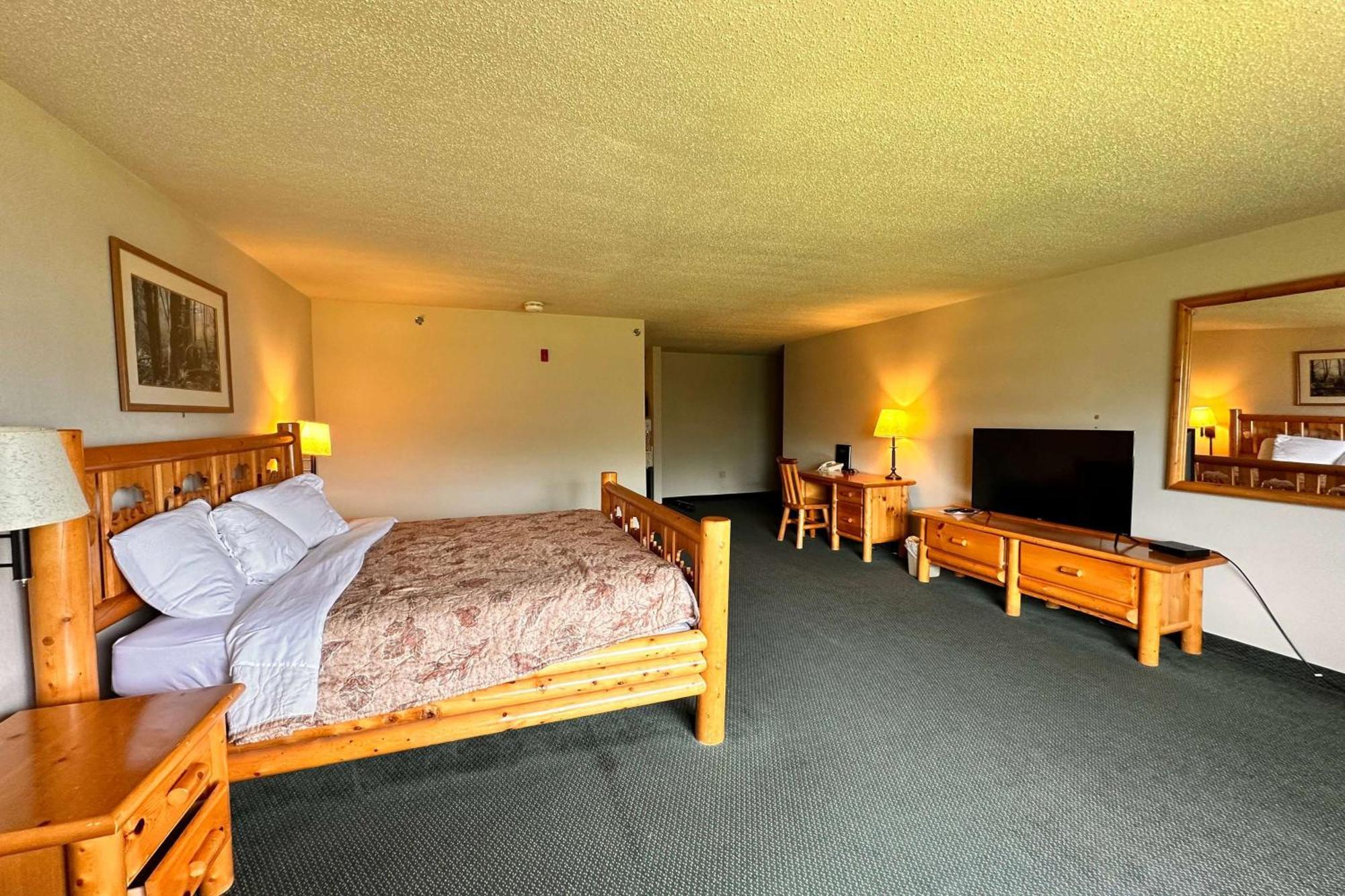 Shell Lake Lodge, A Travelodge By Wyndham Exterior photo