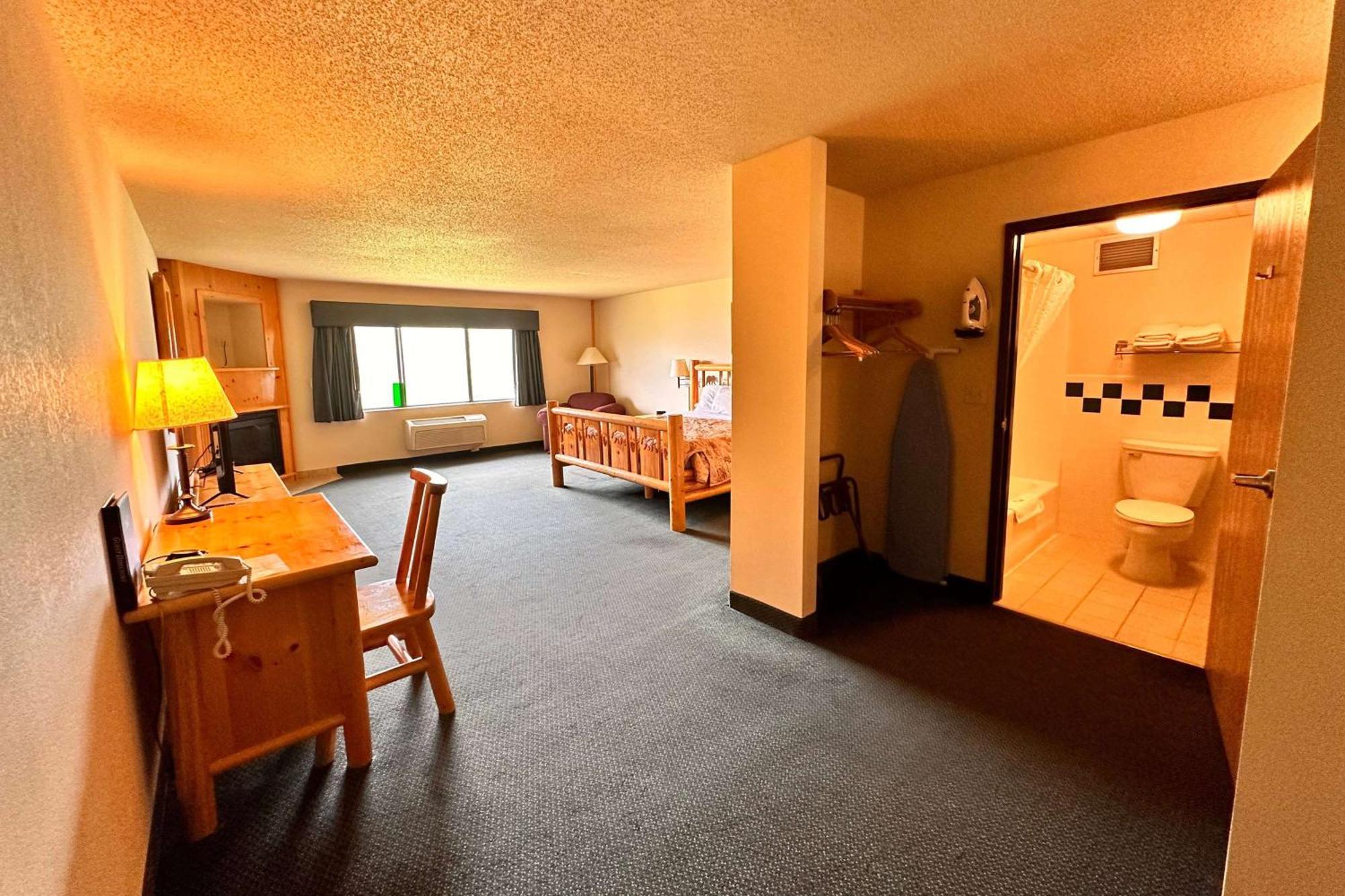 Shell Lake Lodge, A Travelodge By Wyndham Exterior photo
