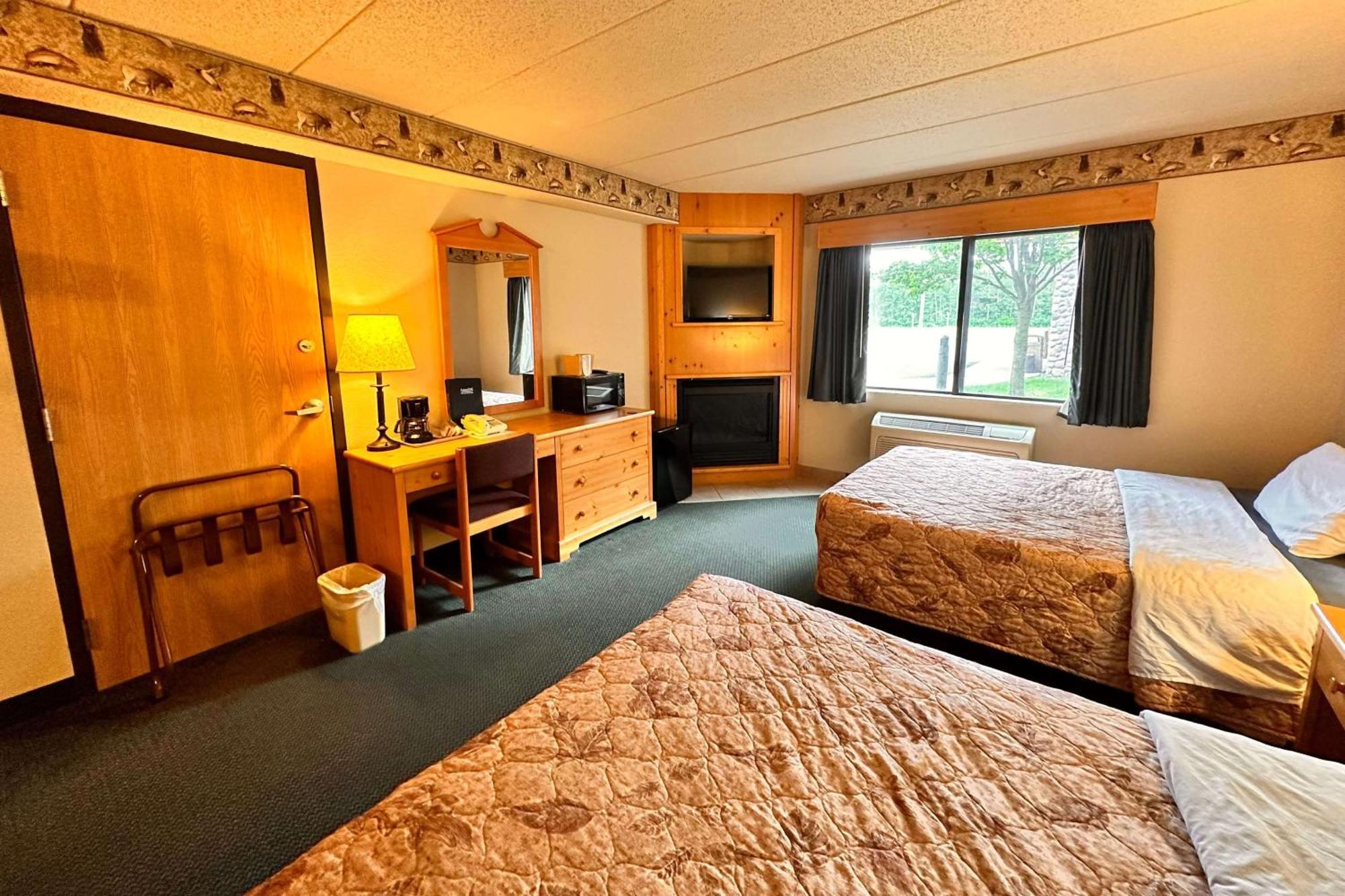 Shell Lake Lodge, A Travelodge By Wyndham Exterior photo