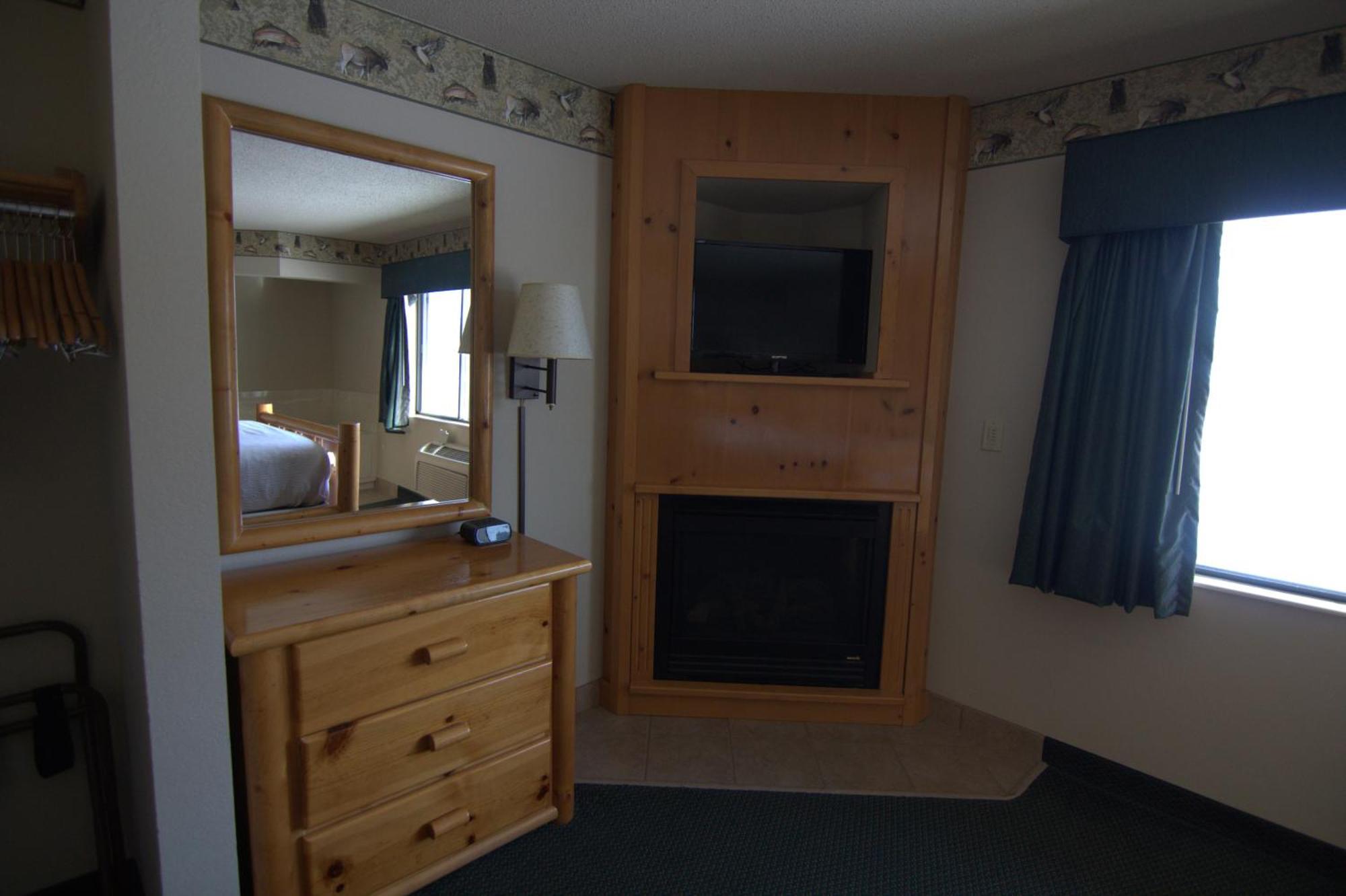 Shell Lake Lodge, A Travelodge By Wyndham Exterior photo