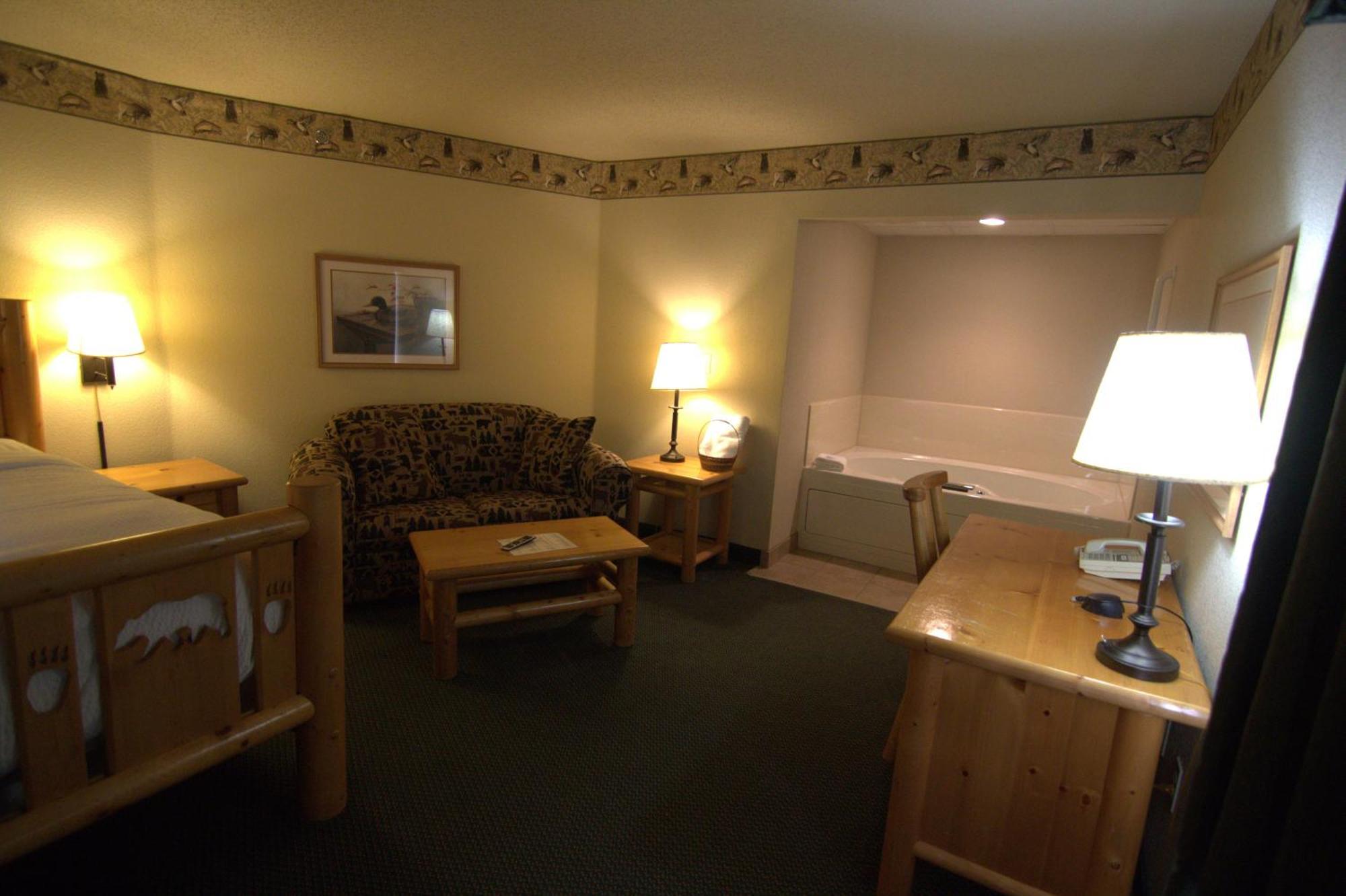 Shell Lake Lodge, A Travelodge By Wyndham Exterior photo