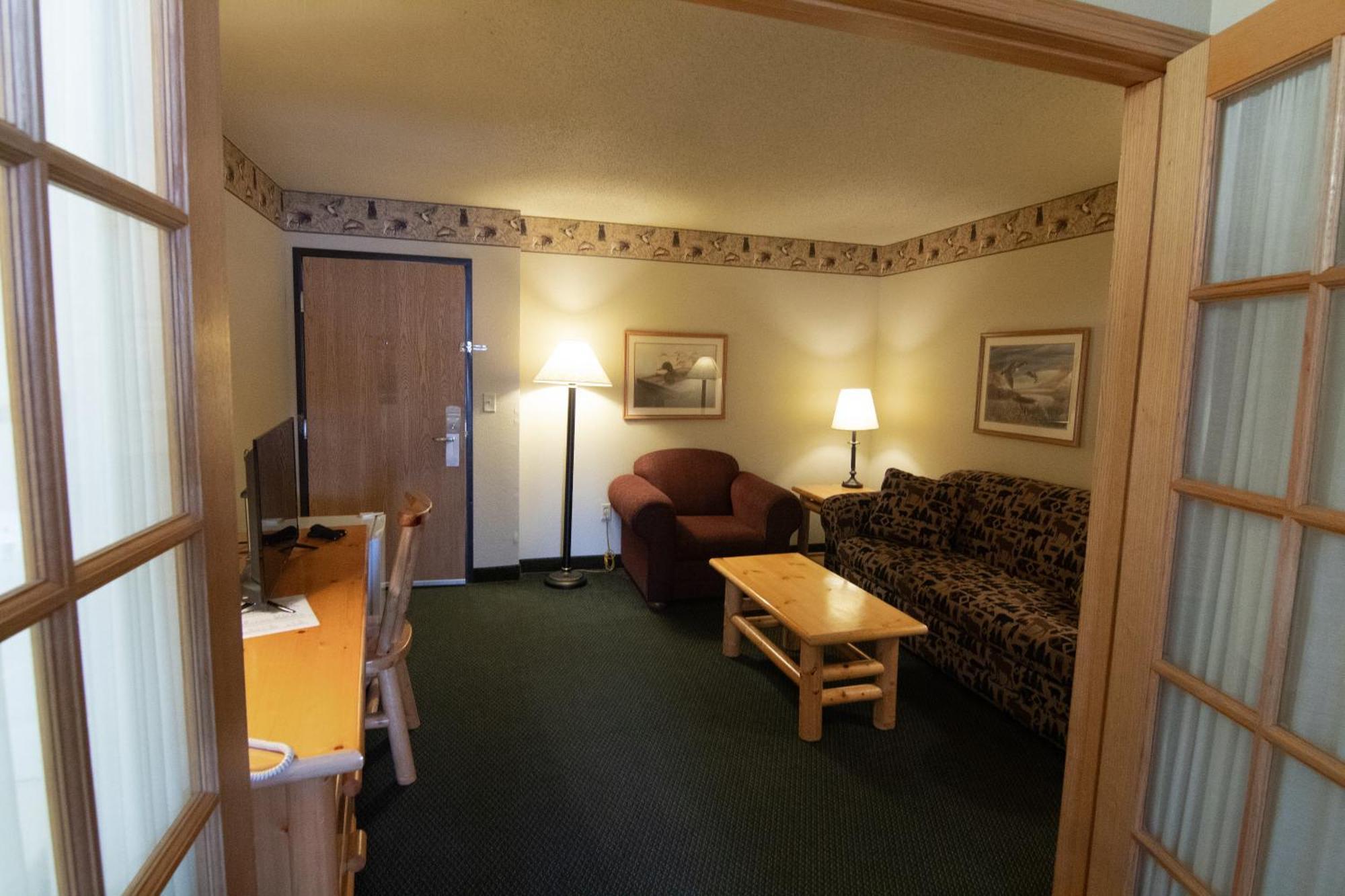 Shell Lake Lodge, A Travelodge By Wyndham Exterior photo