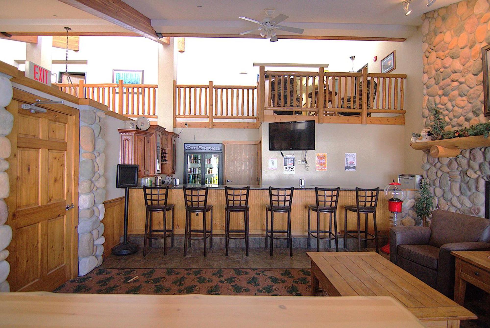 Shell Lake Lodge, A Travelodge By Wyndham Exterior photo