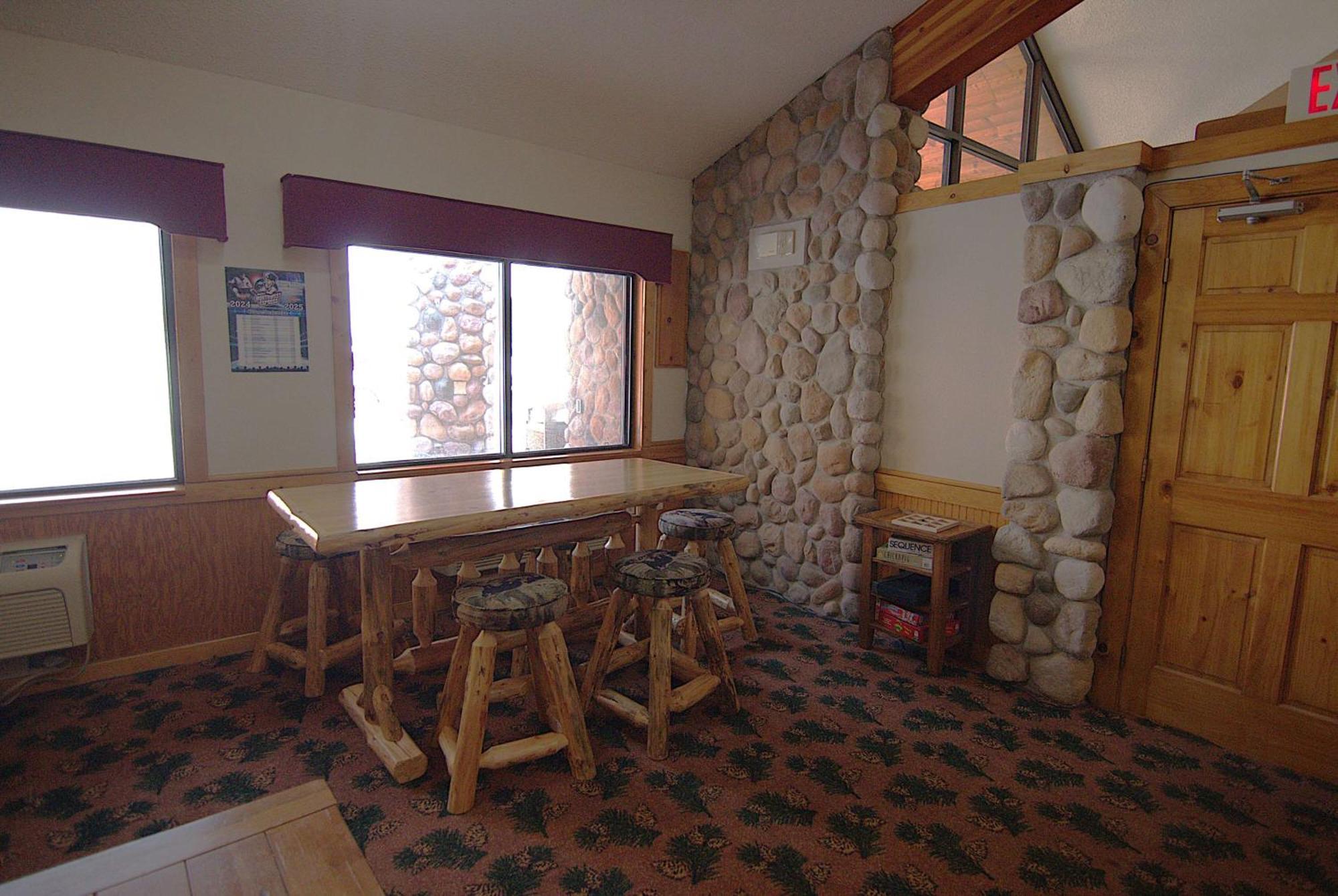 Shell Lake Lodge, A Travelodge By Wyndham Exterior photo