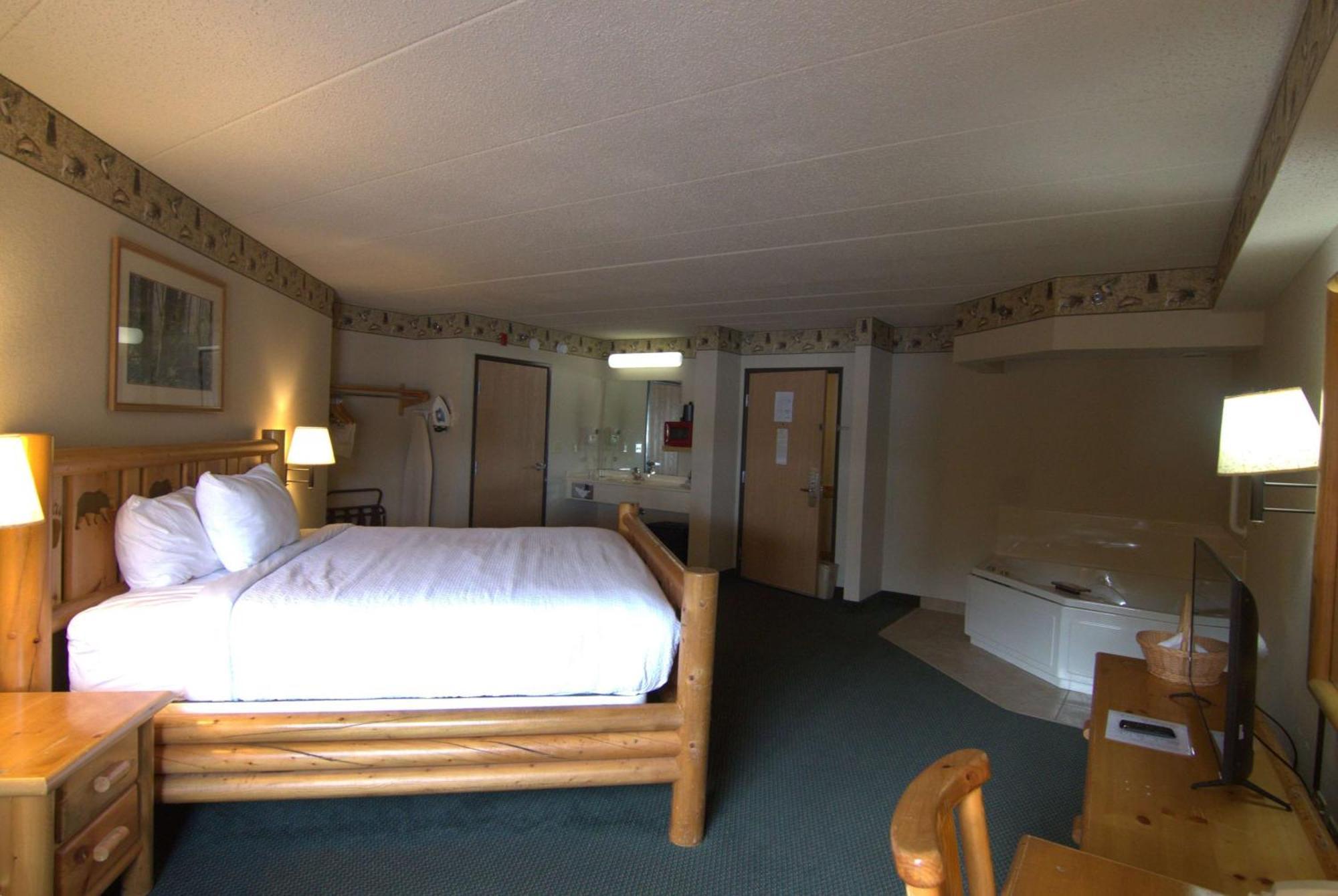 Shell Lake Lodge, A Travelodge By Wyndham Exterior photo