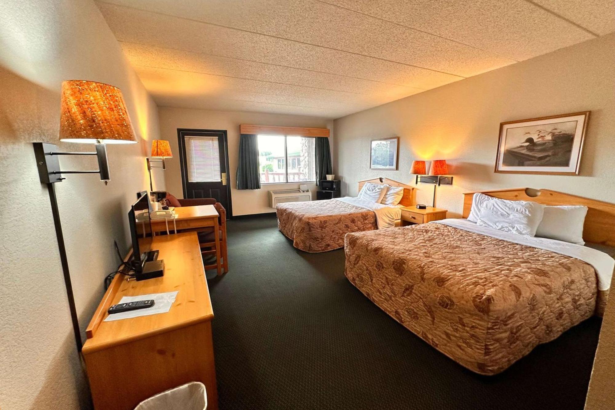 Shell Lake Lodge, A Travelodge By Wyndham Exterior photo