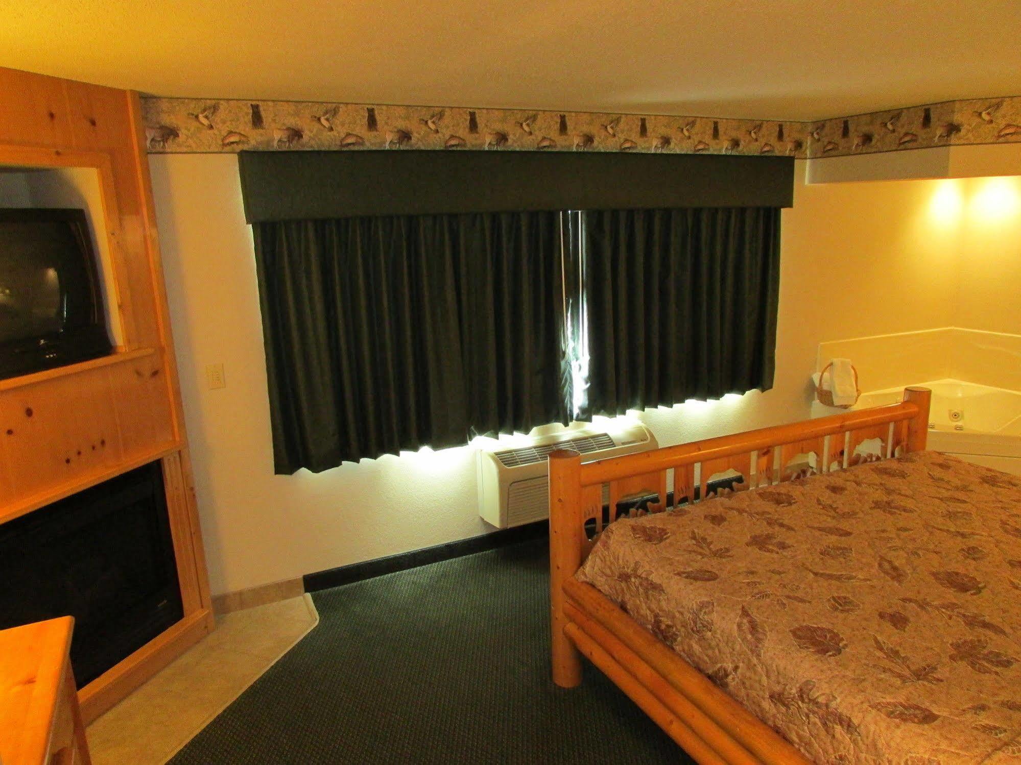 Shell Lake Lodge, A Travelodge By Wyndham Exterior photo